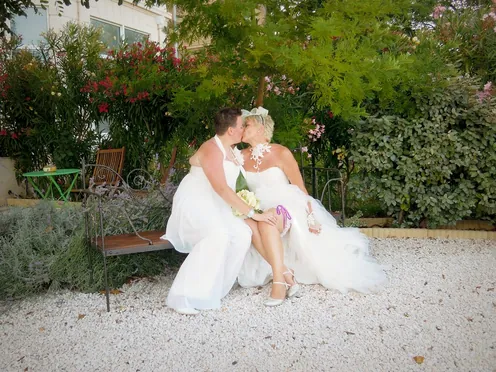 Des hôtes just married
