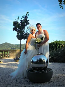 Des hôtes just married