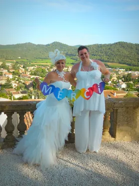 Des hôtes just married