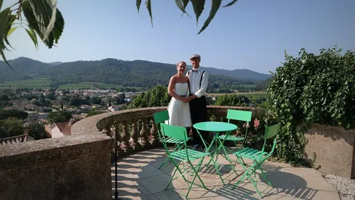 Des hôtes just married