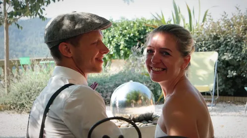 Des hôtes just married