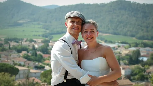 Des hôtes just married